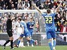 Ukrajintí fotbalisté se radují z gólu proti Severní Makedonii v Praze na Letné.