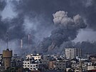 Kou stoupá po izraelském leteckém útoku ve mst Gaza. (11. íjna 2023)