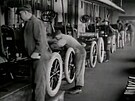 Pásová výroba Fordu T v továrn v Highland Parku