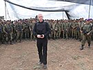Izraelský ministr obrany Joav Galant na návtv voják shromádných u Pásma...