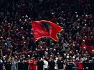 Euforie albánských fotbalist, kteí s fanouky slaví dleité vítzství v...