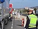 Provoz na esko-rakouské hranici u Mikulova na Beclavsku brzdí...