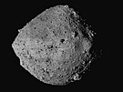 Nedatovaný snímek NASA ukazuje asteroid Bennu z pohledu sondy Osiris-Rex. (11....