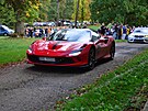 Supersporty na z�mku Kyn�vart. Nechyb�lo ani legend�rn� Ferrari