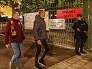 Fotbaloví fanouci odcházejí ze zápasu v Bruselu, který byl kvli útoku...