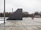 Pomník v centru Varavy vnovaný obtem letecké nehody z roku 2010, pi které...