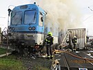 Na �elezni�n�m p�ejezdu v Olomouci narazil osobn� vlak do kamionu, p�i...