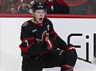 Brady Tkachuk z Ottawa Senators se raduje z gólu.
