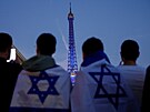 Podporovatelé Izraele v Paíi u Eiffelovy ve (9. íjna 2023)