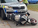 Policisté zadreli motorkáe pod vlivem drog, který ujídl na pes chodníky na...