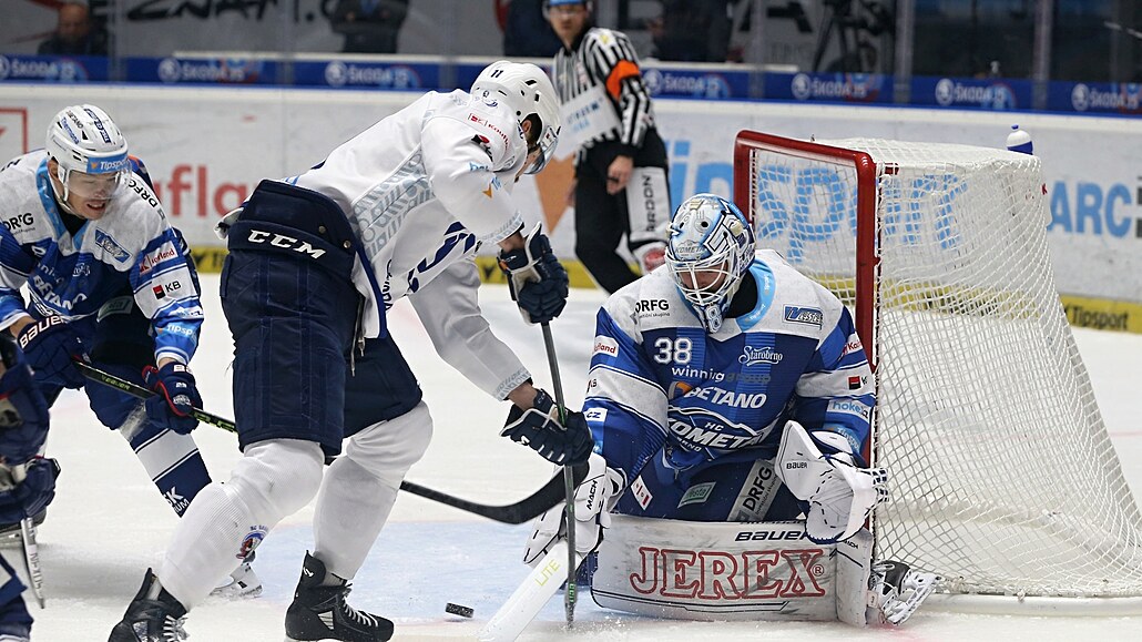 Plze�ský Kry�tof Hrabík zkou�í p�ekonat Dominika Furcha v brance Komety Brno.