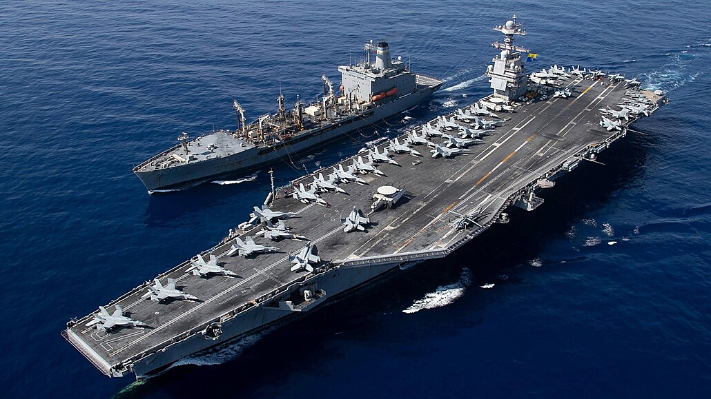 Letadlová lo USS Gerald R. Ford pluje ve Stedozemním moi. (11. íjna 2023)