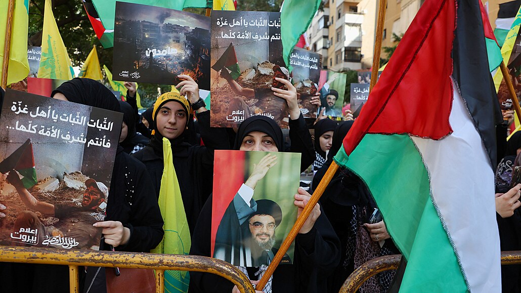 Lidé v Bejrútu protestují na podporu Palestinc v Gaze (18. íjna 2023)