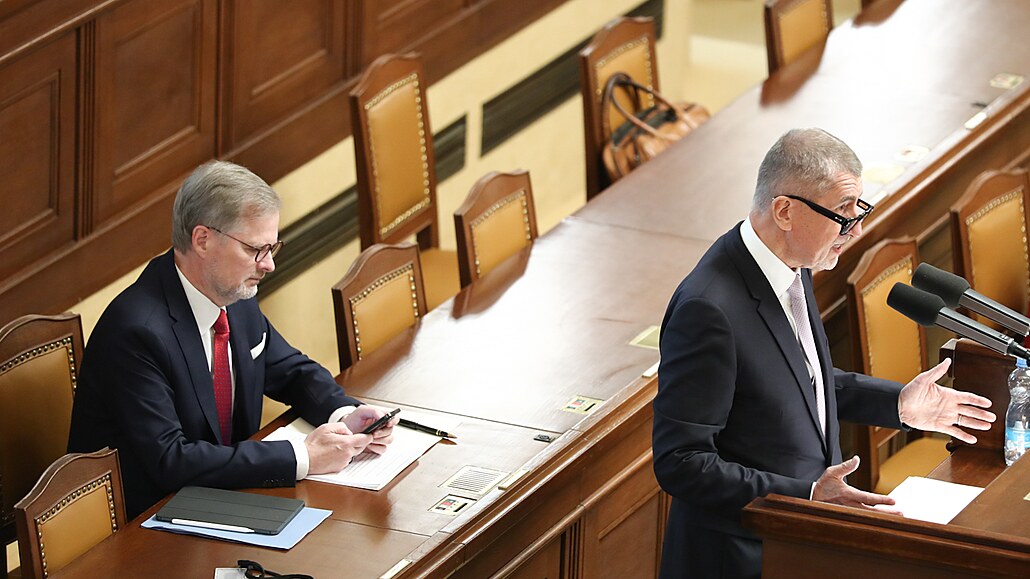 Pedseda ANO Andrej Babi pi projevu ped hlasováním o nedve vlád, které...