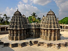 Ti nejreprezentativnjí chrámové komplexy, vystavné bhem 12. a 13. století...