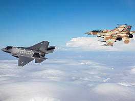 F-35I Adir a F-16I Sufa