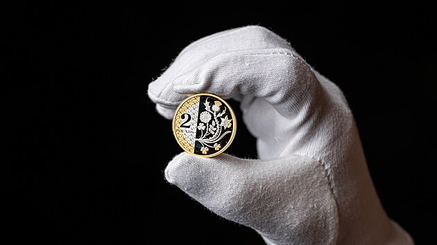 Krlovsk mincovna pedstavila osm novch nvrh minc, kter se brzy objev na oficilnch mincch Spojenho krlovstv od 1 penny po 2 libry. Nov nvrhy jsou inspirovny flrou a faunou vyskytujc se v Britnii a odrej ve krle Karla III. pro ochranu prody a prodnho svta. (12. jna 2023)