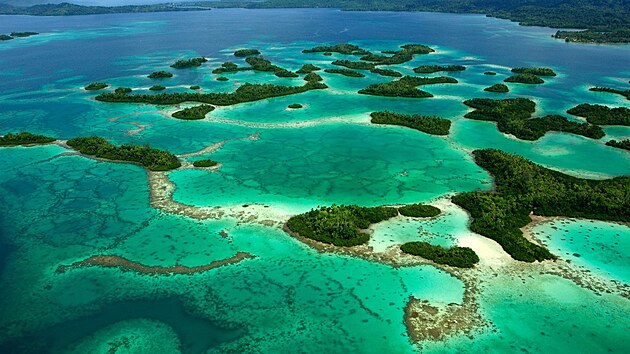 Laguna Marovo je jednm z mst, kter zdkav nvtvnci na alamounovch ostrovech nevynechvaj.