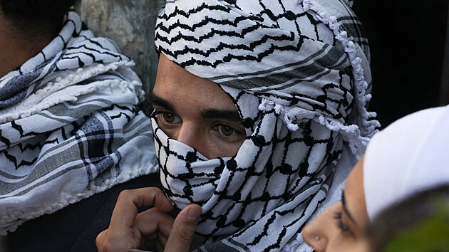 Lid v jordnskm Ammnu protestuj na podporu Palestinc v Gaze. (18. jna 2023)