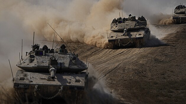 Izraelsk tanky u hranic s Psmem Gazy (13. jna 2023)