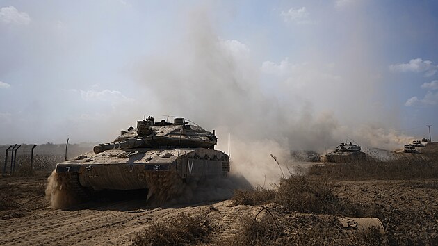 Izraelsk tanky u hranic s Psmem Gazy (13. jna 2023)