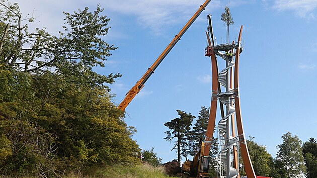 U Koberov budou m�t turist� novou atrakci, 23 metr� vysokou rozhlednu.