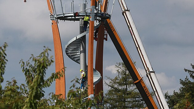 U Koberov budou m�t turist� novou atrakci, 23 metr� vysokou rozhlednu.