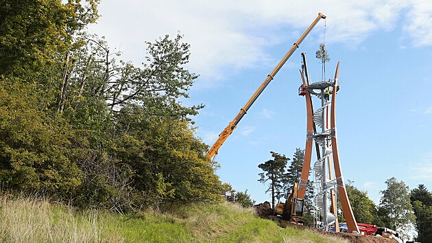 U Koberov budou m�t turist� novou atrakci, 23 metr� vysokou rozhlednu.