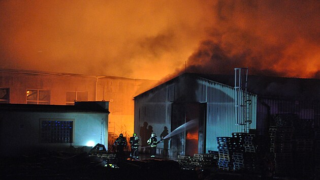 Požár haly společnosti Juta v Turnově (10. a 11. října 2023)