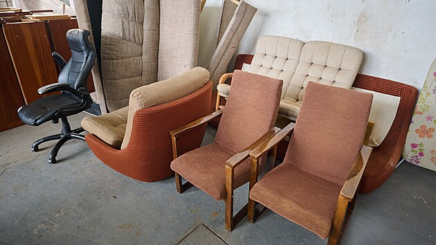 V Otrokovic�ch otev�eli n�bytkovou banku, kde si lid� mohou zdarma vz�t nepot�ebn� n�bytek. (��jen 2023)