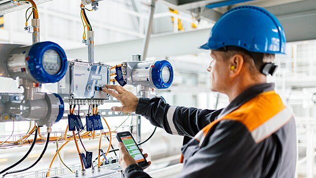 Kontrola parametr� ve strojovn� vyveden� tepla v are�lu elektr�rny.