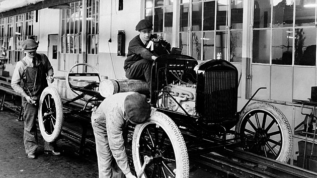 Ped 110 lety byla v tovrn Fordu v Highland Parku sputna prvn pohybliv montn linka, kter zpsobila revoluci ve vrob automobil.