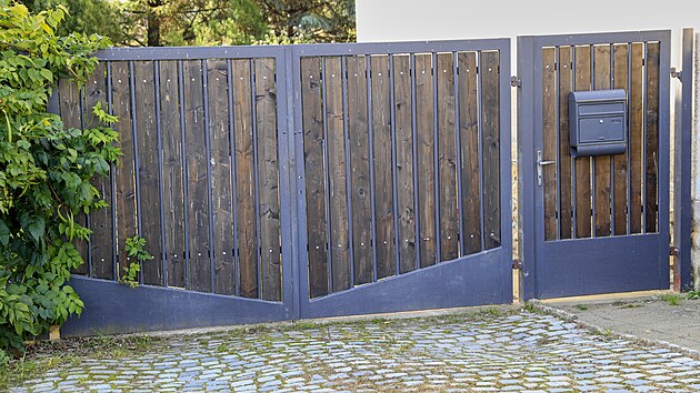 Brna u domu v Prticch na Brnnsku, kde podle mstnch pobv agresivn pes. V dob nvtvy MF DNES 18. 10. 2023 ale na mst nebyl.