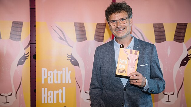 Patrik Hartl kt svou knihu Gazely v praskm Jazz Docku. (17. jna 2023)