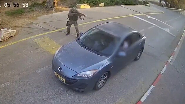 Nov zveejnn video zachycuje vniknut ozbrojenc Hamsu do kibucu Beeri