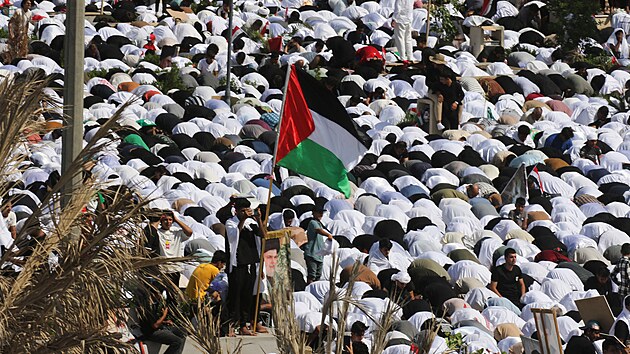 V Bagddu, hlavnm mst Irku, vyzval k protestu na podporu Palestiny kazatel a politik Moqtada al-Sadr. (13. jna 2023)