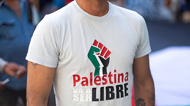 Podporovatel Palestiny na protestu v Buenos Aires (9. jna 2023)