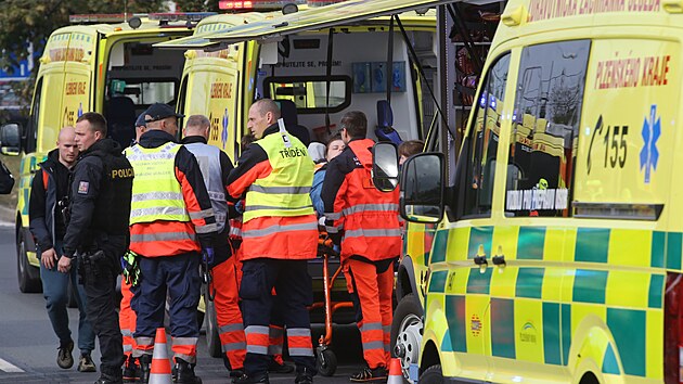 Pi srce dvou tramvaj v Plzni se lehce zranilo 22 lid. (19. jna 2023)