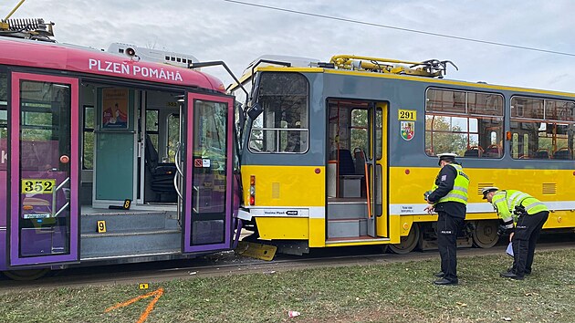 Pi sráce dvou tramvají v Plzni se zranilo 22 lidí. (19. íjna 2023)