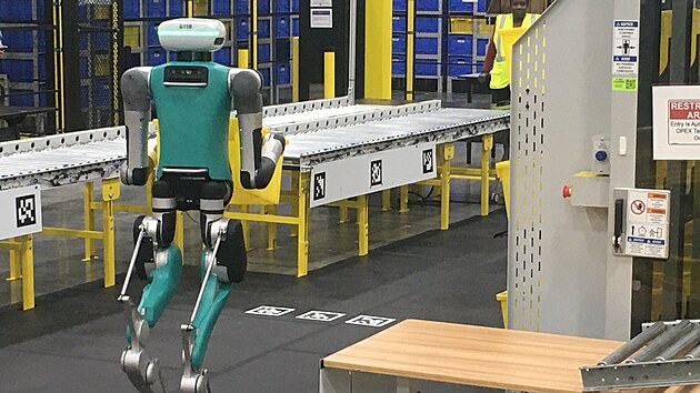 Amazon stle zdokonaluje sv roboty a nyn testuje dvounohho robota Digit. (18. jna 2023)
