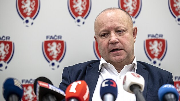 Pedseda fotbalov asociace Petr Fousek vysvtluje, pro vkonn vbor podrel trenra Jaroslava ilhavho a neodvolal jej z reprezentan laviky.