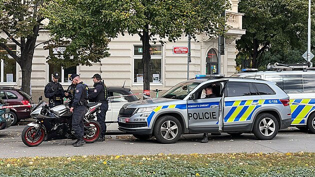Policist zadreli motorke pod vlivem drog, kter ujdl na pes chodnky na nmst Jiho z Podbrad. (14. jna 2023)