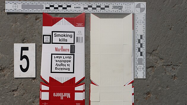 Celnci zabavili pes 17 milion cigaret a tm 12 tun tabku.