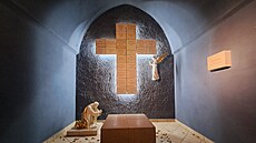 Katowice. Kaple s k�í�em polských d�jin u kostela Neposkvrn�ného po�etí...