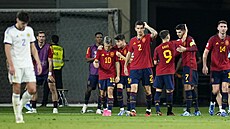 panltí fotbalisté po vsteleném gólu proti Skotsku.