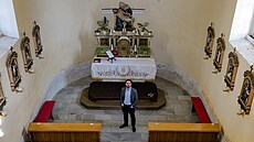 Ticetiletý fará Filip Gorazd Martinek slouí me ve stránické kapli sv....