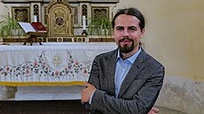 Třicetiletý farář Filip Gorazd Martinek slouží mše ve strážnické kapli sv....