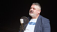 Sportovní mana�er fotbalové Olomouce Ladislav Miná� b�hem rozhovoru pro podcast...