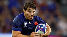 Kapitán francouzských ragbist Antoine Dupont v akci na MS.