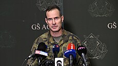 Náelník generálního tábu Armády R Karel ehka na tiskové konferenci po...